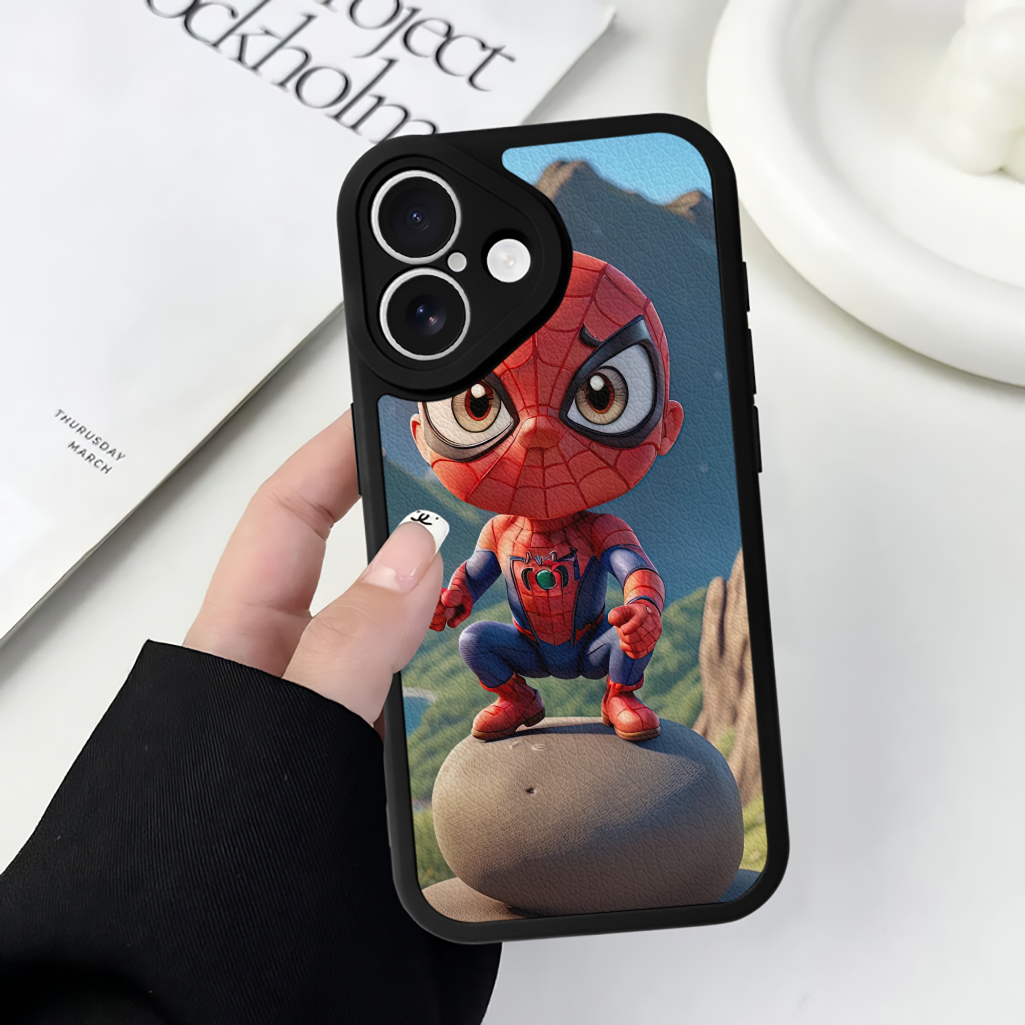 （画像用） Spider Man スパイダーマン 【iPhone 16シリーズ対応】シリコンスマホケース（レザー調） 材質：シリコン